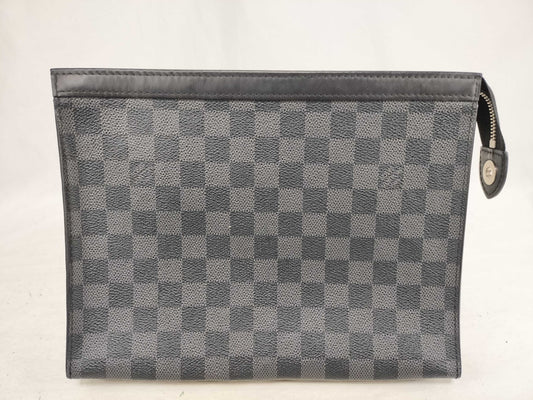 LOUIS VUITTON Damier Graphite ID - Louis Vuitton Damier Graphite Pochette Voyage MM N41696 Clutch Bag