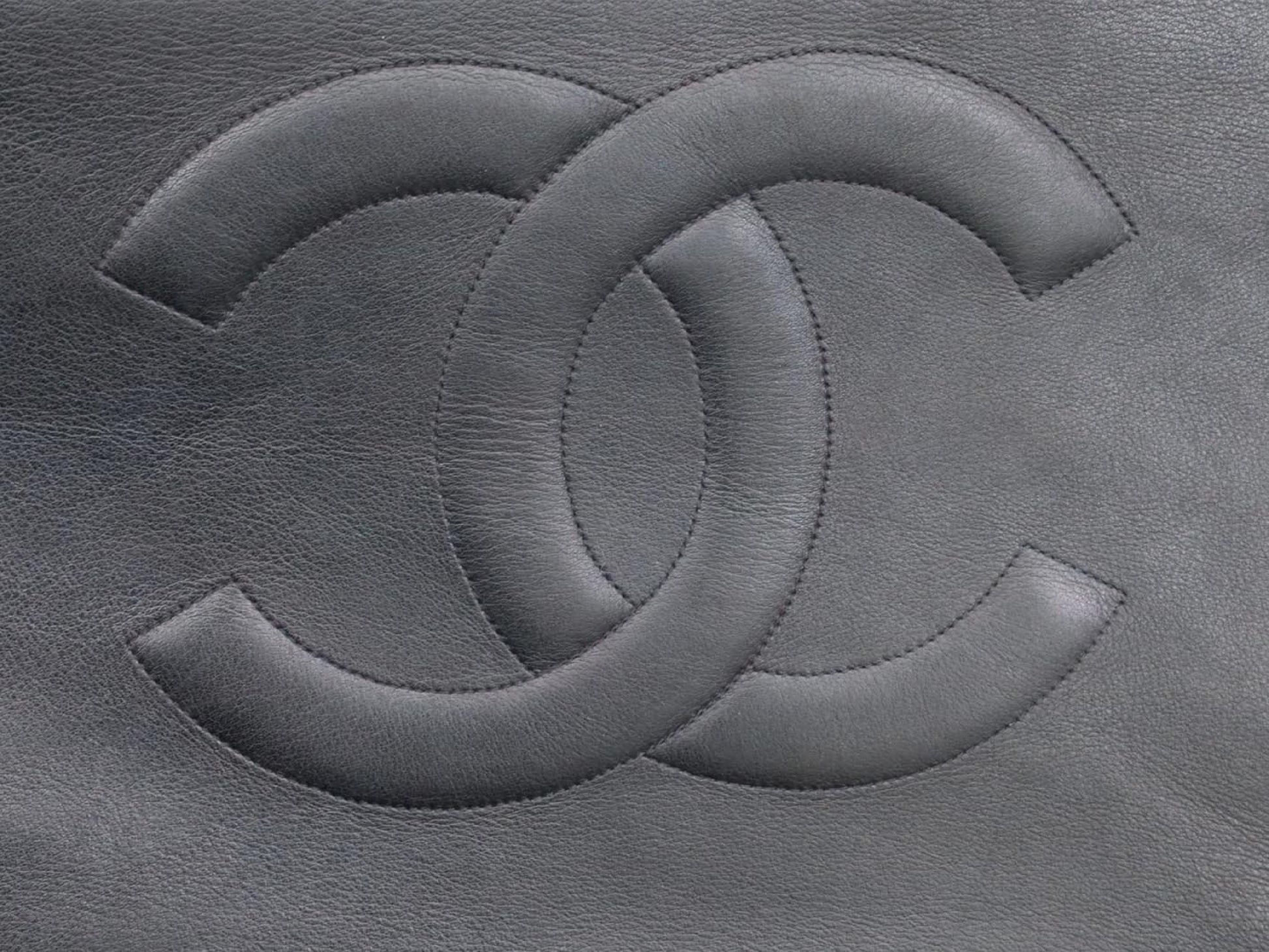 CHANEL Giant Chain Tote No. 3 Shoulder Bag