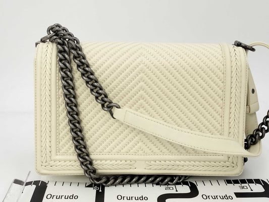 CHANEL CHANEL Seal 23 Series Boy Chanel V-Stitch Lambskin Chain Shoulder Bag Ivory