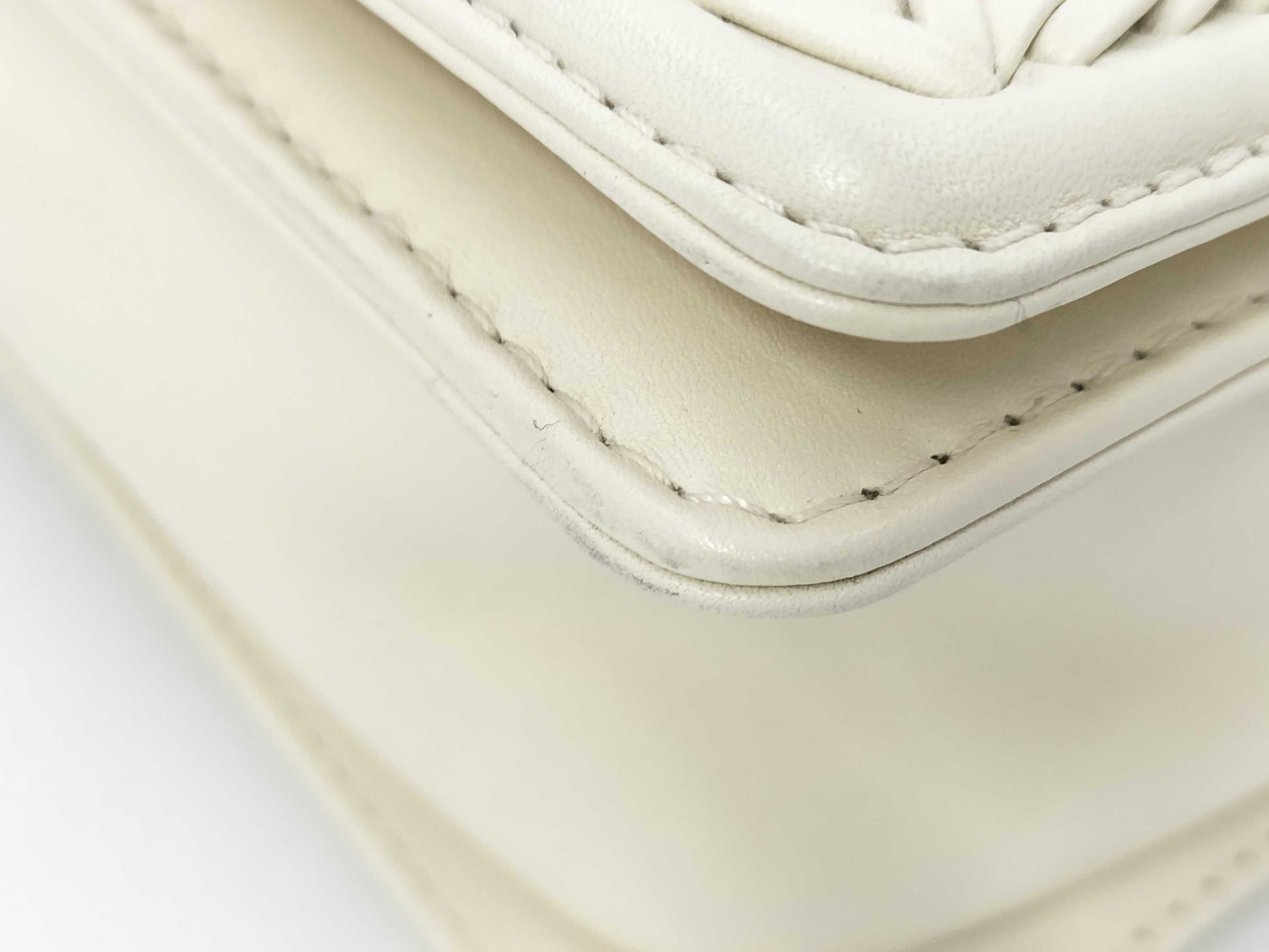 CHANEL CHANEL Seal 23 Series Boy Chanel V-Stitch Lambskin Chain Shoulder Bag Ivory