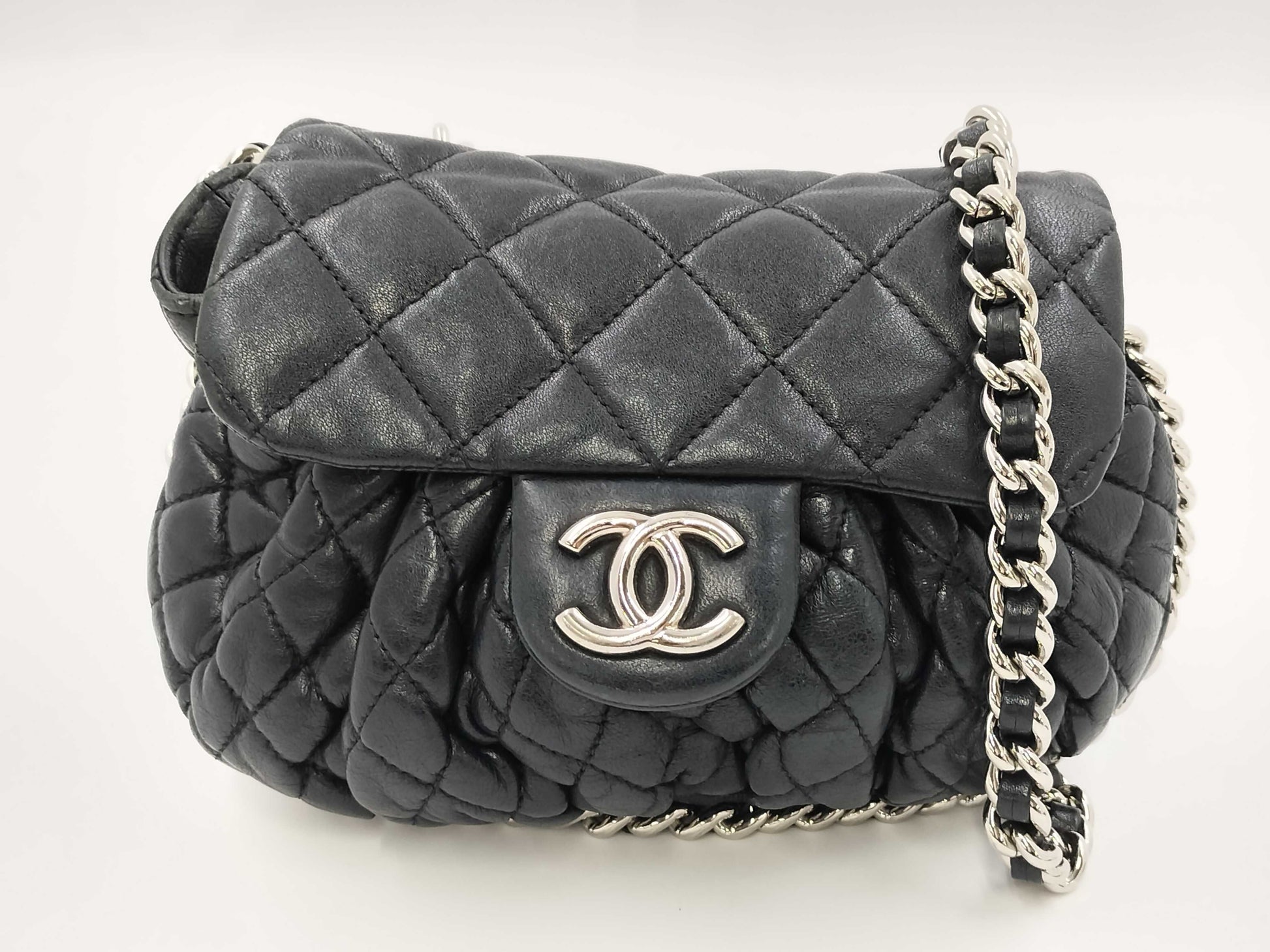 CHANEL Matelasse Lamb Shoulder Bag with Seal