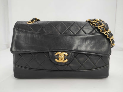 CHANEL Shoulder Bag Black