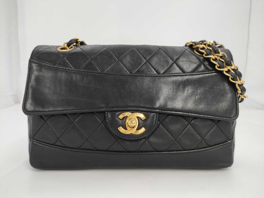 CHANEL Shoulder Bag Black