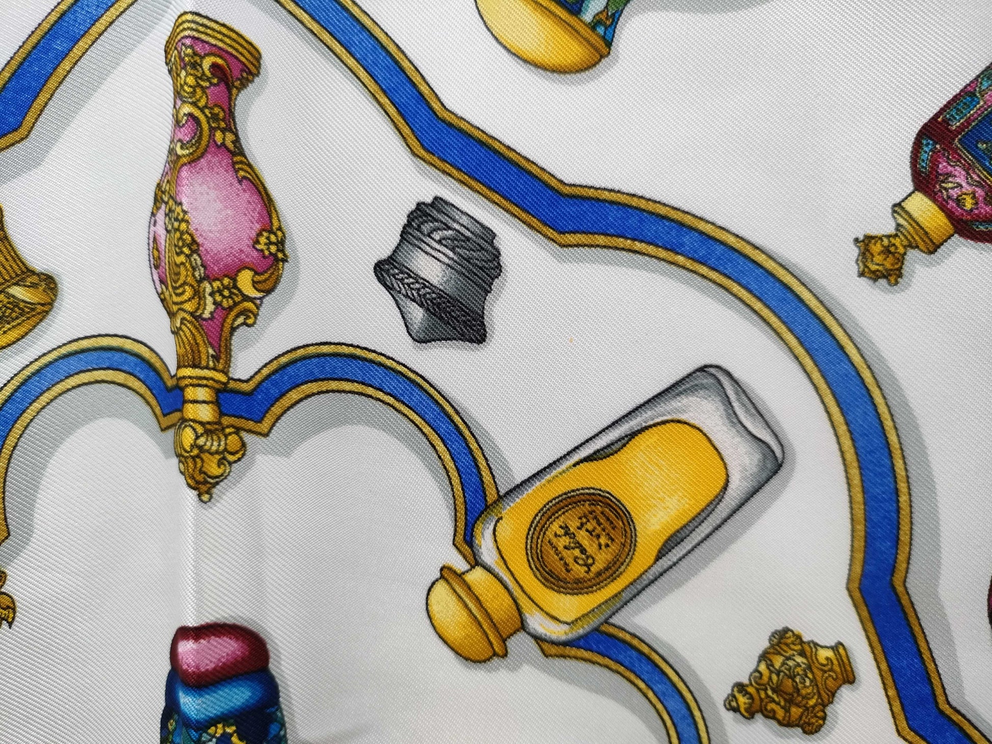 HERMES Carré 90 Pourvu qu on ait l ivresse perfume bottle, red scarf