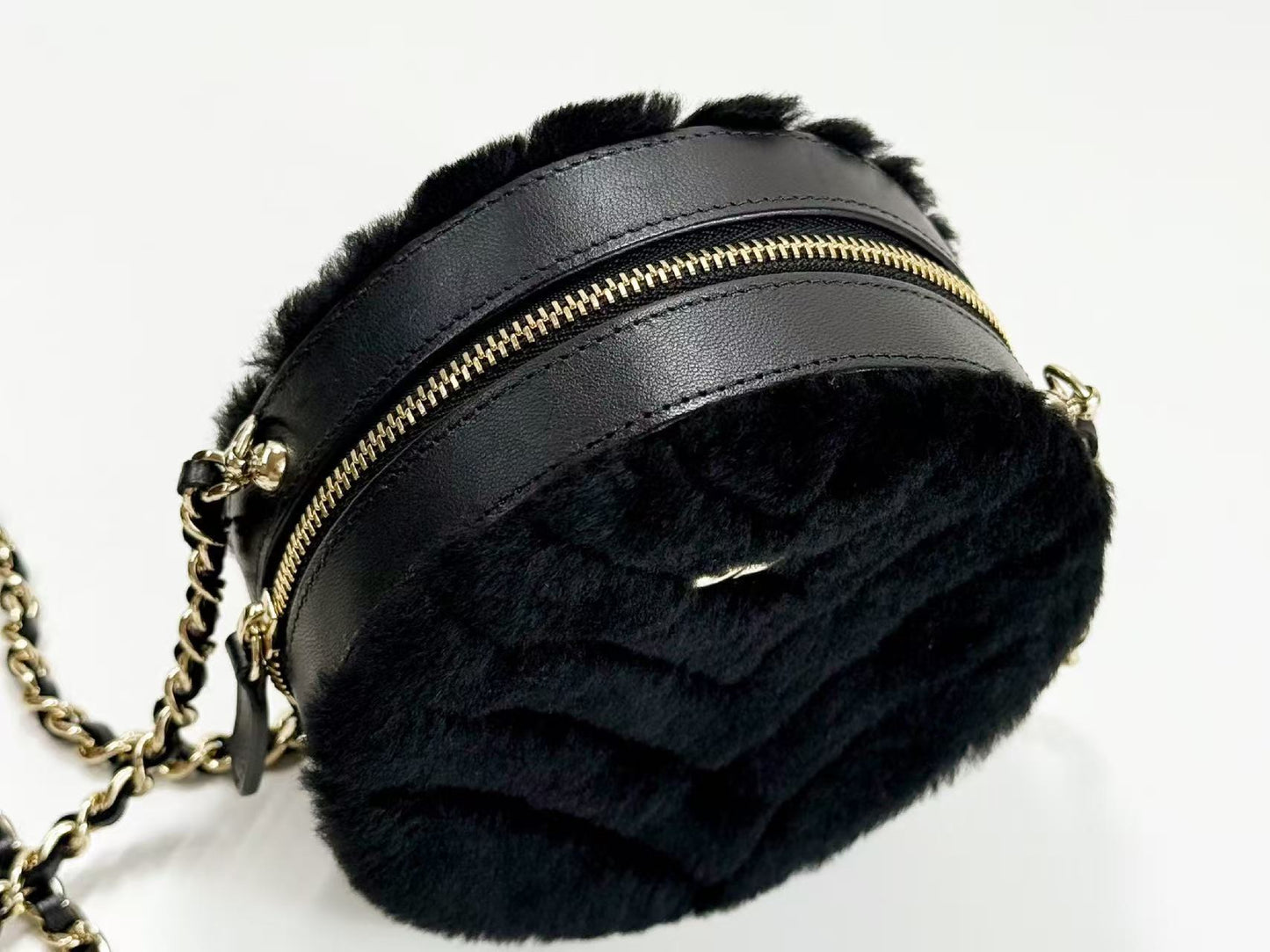CHANEL Black Fur and Leather Round Pouch, 12cm Wide, Approximately 28 Series [Includes Dust Bag and Sticker], Gold Hardware, Shoulder Bag, 28970939