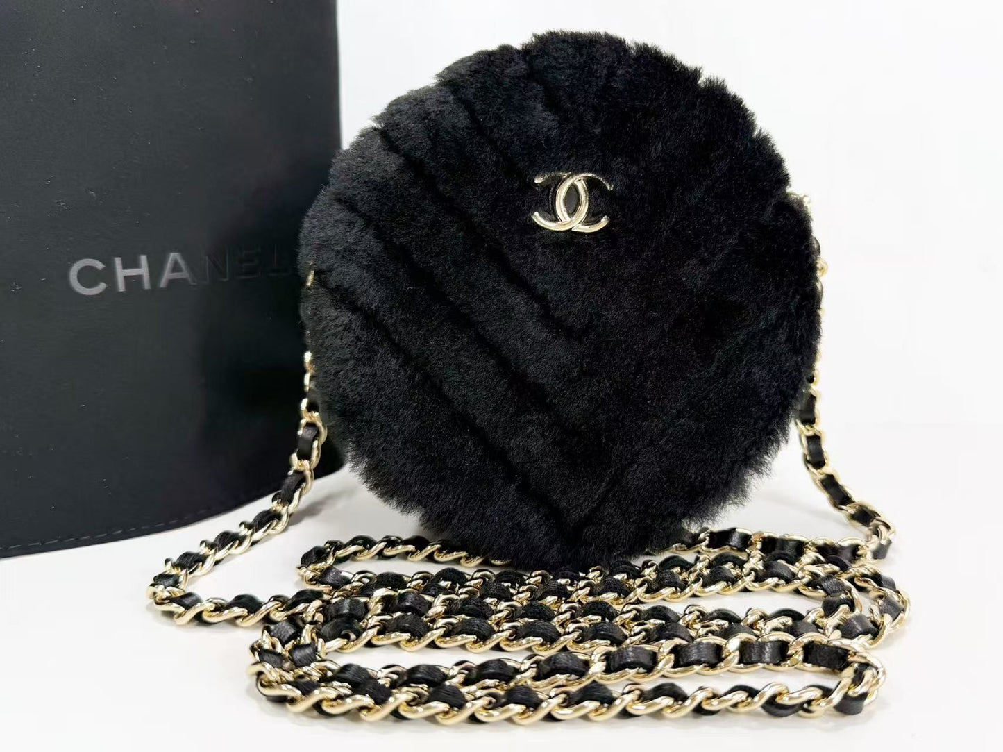 CHANEL Black Fur and Leather Round Pouch, 12cm Wide, Approximately 28 Series [Includes Dust Bag and Sticker], Gold Hardware, Shoulder Bag, 28970939