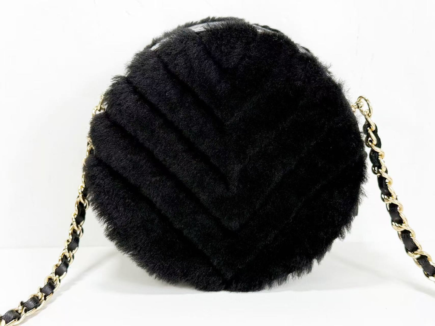 CHANEL Black Fur and Leather Round Pouch, 12cm Wide, Approximately 28 Series [Includes Dust Bag and Sticker], Gold Hardware, Shoulder Bag, 28970939