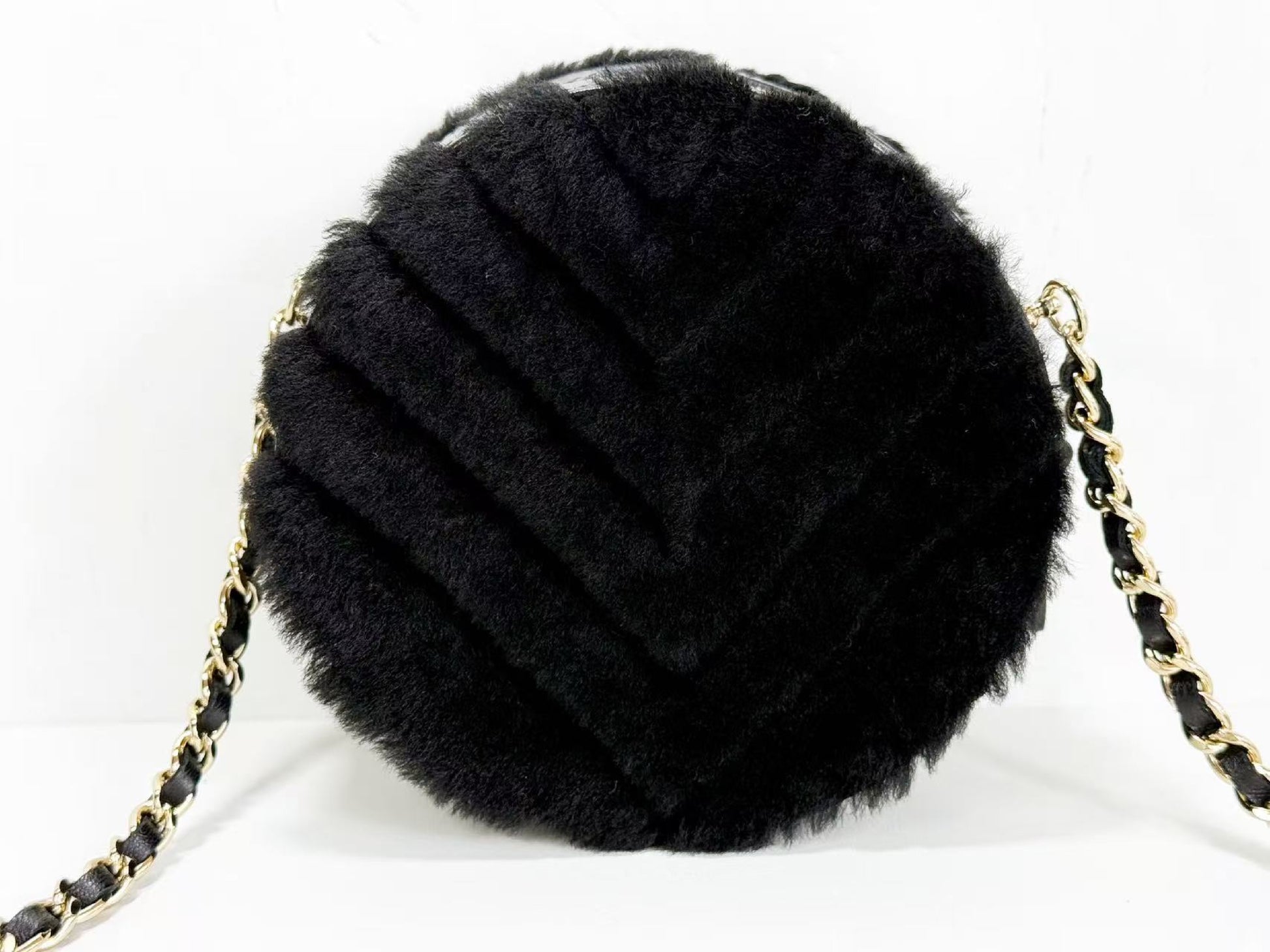 CHANEL Black Fur and Leather Round Pouch, 12cm Wide, Approximately 28 Series [Includes Dust Bag and Sticker], Gold Hardware, Shoulder Bag, 28970939