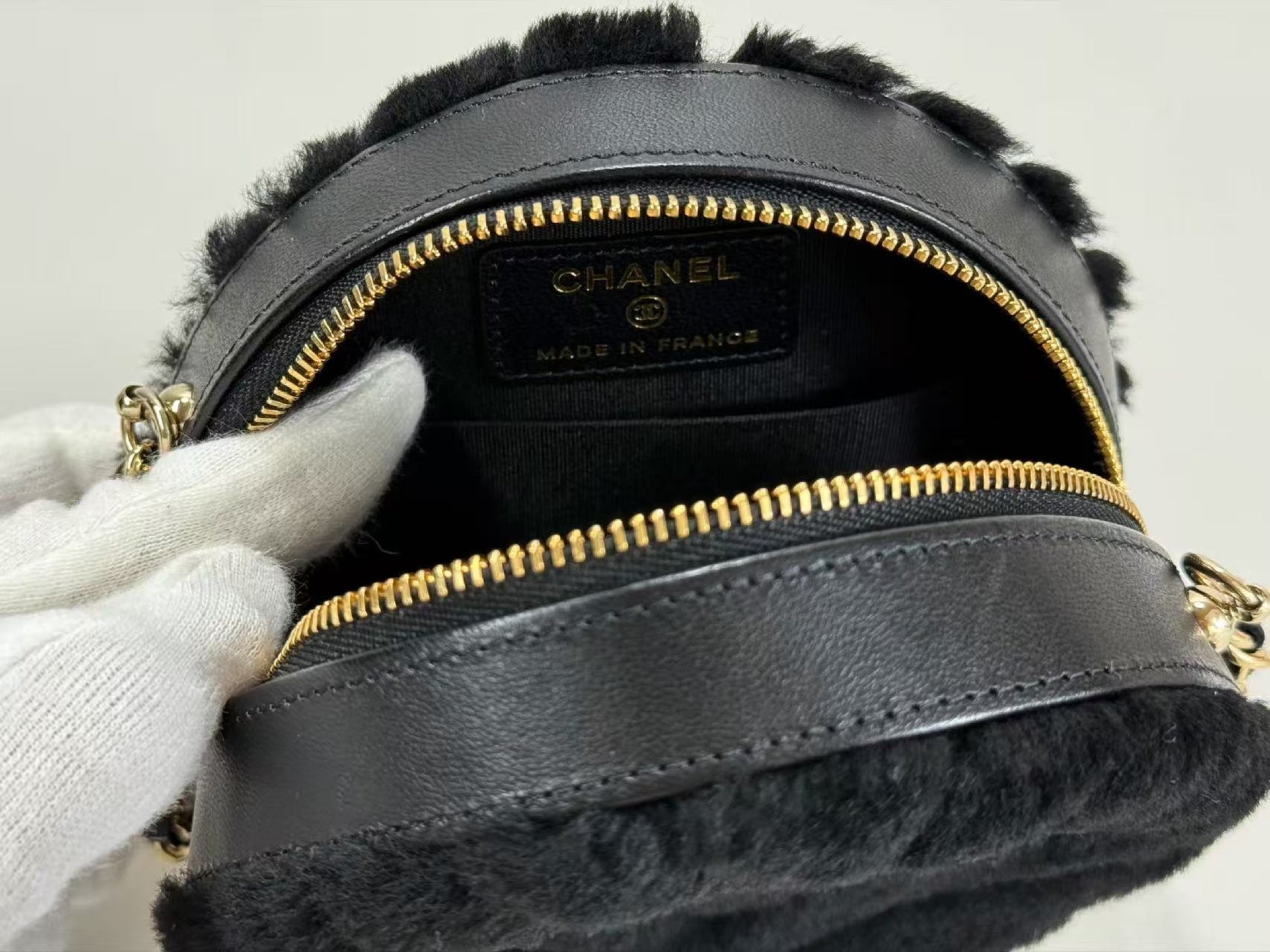 CHANEL Black Fur and Leather Round Pouch, 12cm Wide, Approximately 28 Series [Includes Dust Bag and Sticker], Gold Hardware, Shoulder Bag, 28970939