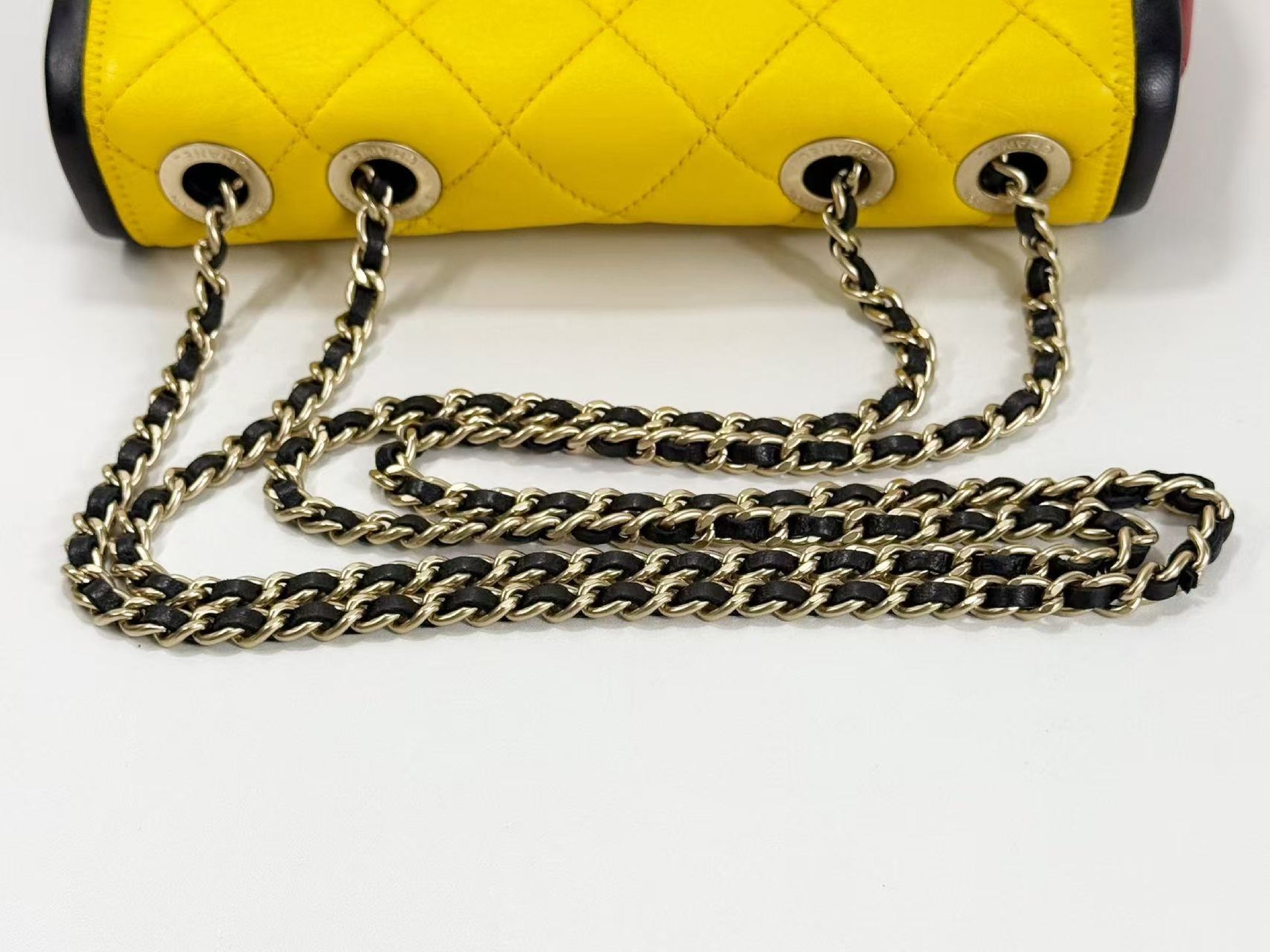 CHANEL Mini Matelasse Shoulder Bag, 20cm Wide, Tricolor, Double Chain, 18th Series, Vintage G Hardware, Seal Included, 18028601