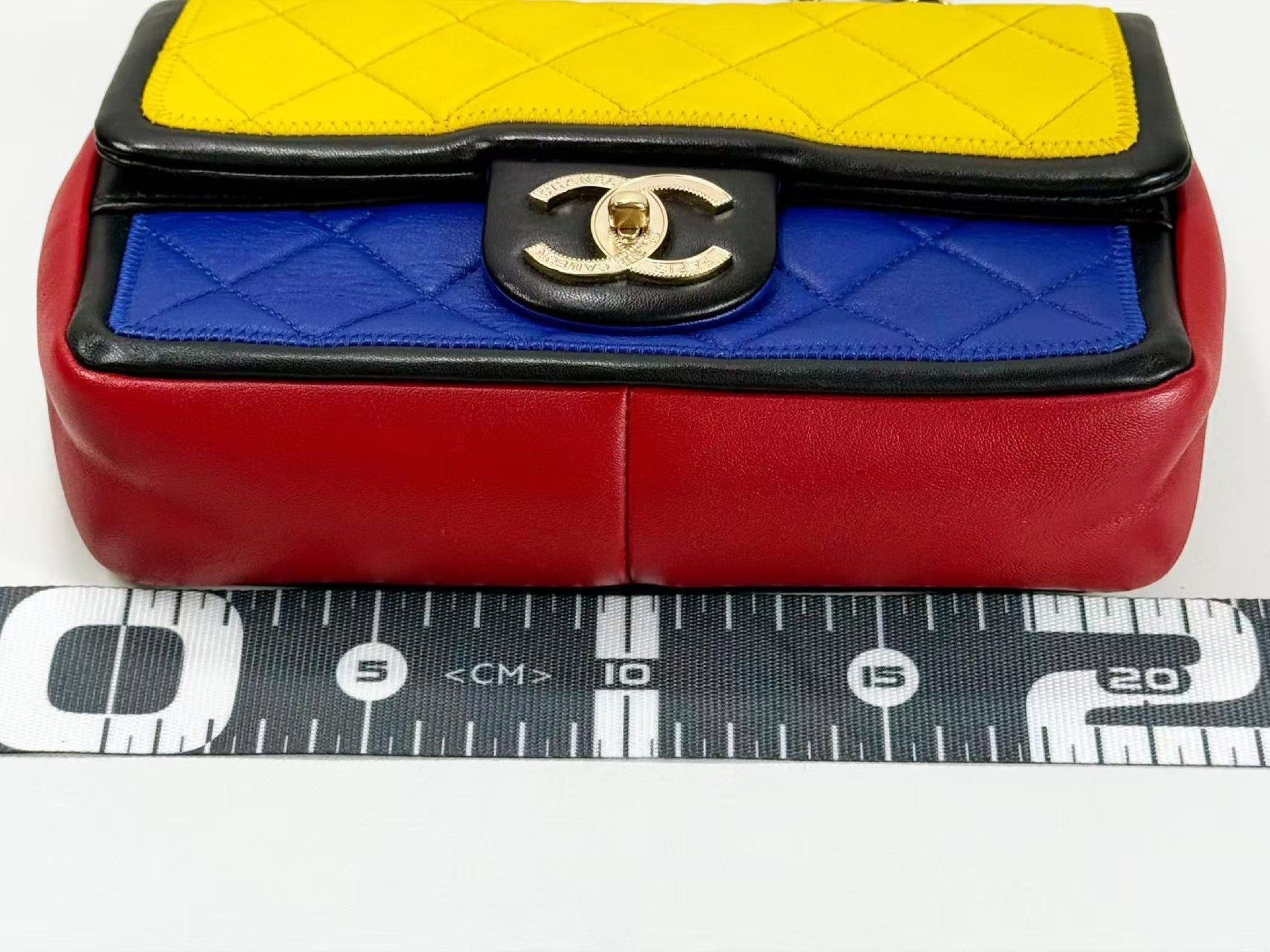 CHANEL Mini Matelasse Shoulder Bag, 20cm Wide, Tricolor, Double Chain, 18th Series, Vintage G Hardware, Seal Included, 18028601