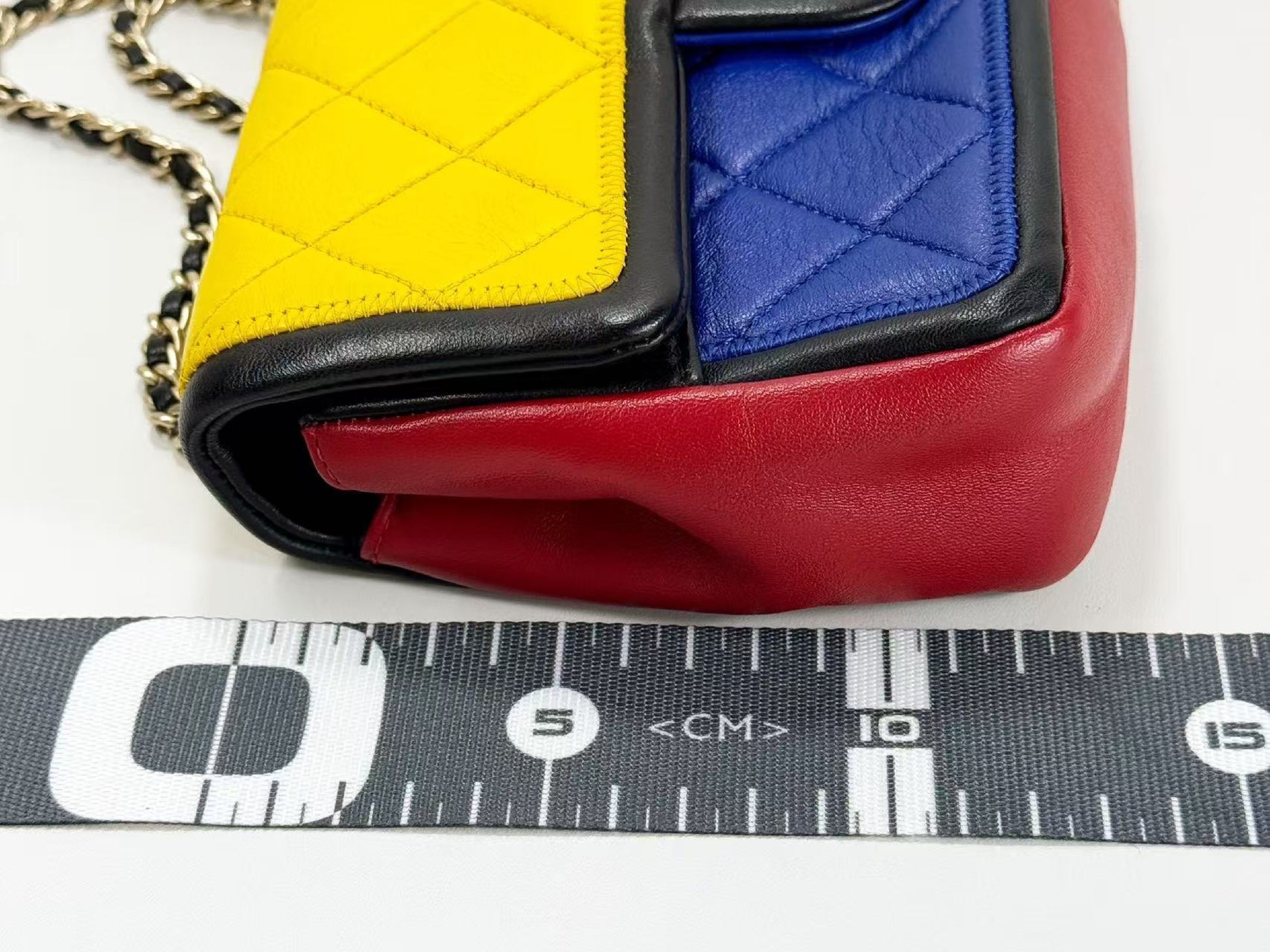 CHANEL Mini Matelasse Shoulder Bag, 20cm Wide, Tricolor, Double Chain, 18th Series, Vintage G Hardware, Seal Included, 18028601