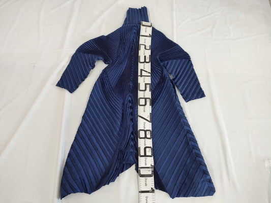 ISSEY MIYAKE 6759 ISSEY MIYAKE 2015 Collection Line Coat Beehive Coat