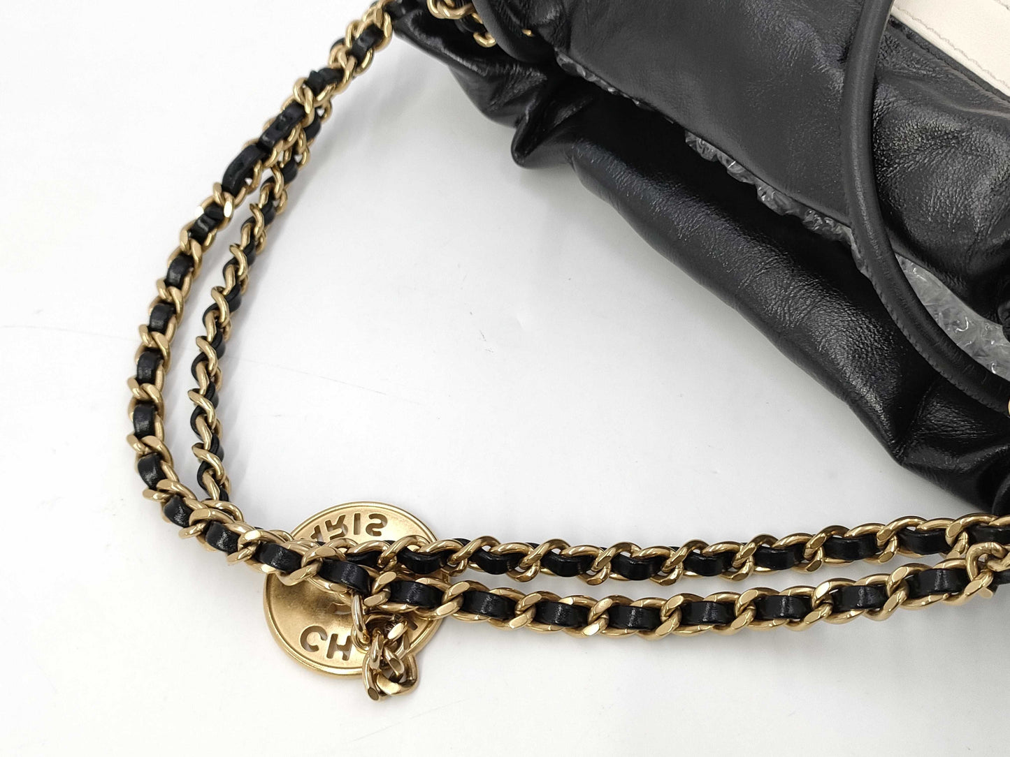 CHANEL CHANEL 22 Shiny Calfskin Chain Shoulder Bag AS3980 with Gold Hardware and Serial Number Plate in Black
