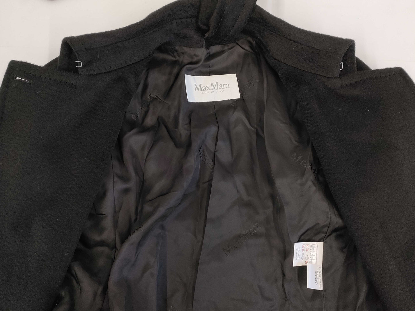 MaxMara MAXMARA Manuela 100% Camel Coat in Excellent Condition with Belt, Size 36