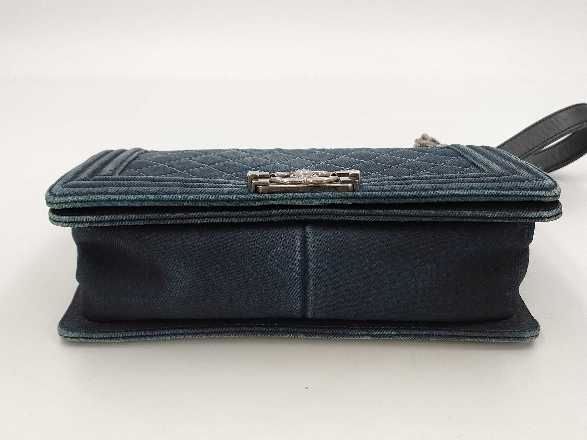 CHANEL Boy Chanel 25 Matelasse Denim Blue with Silver Hardware A67086 Shoulder Bag