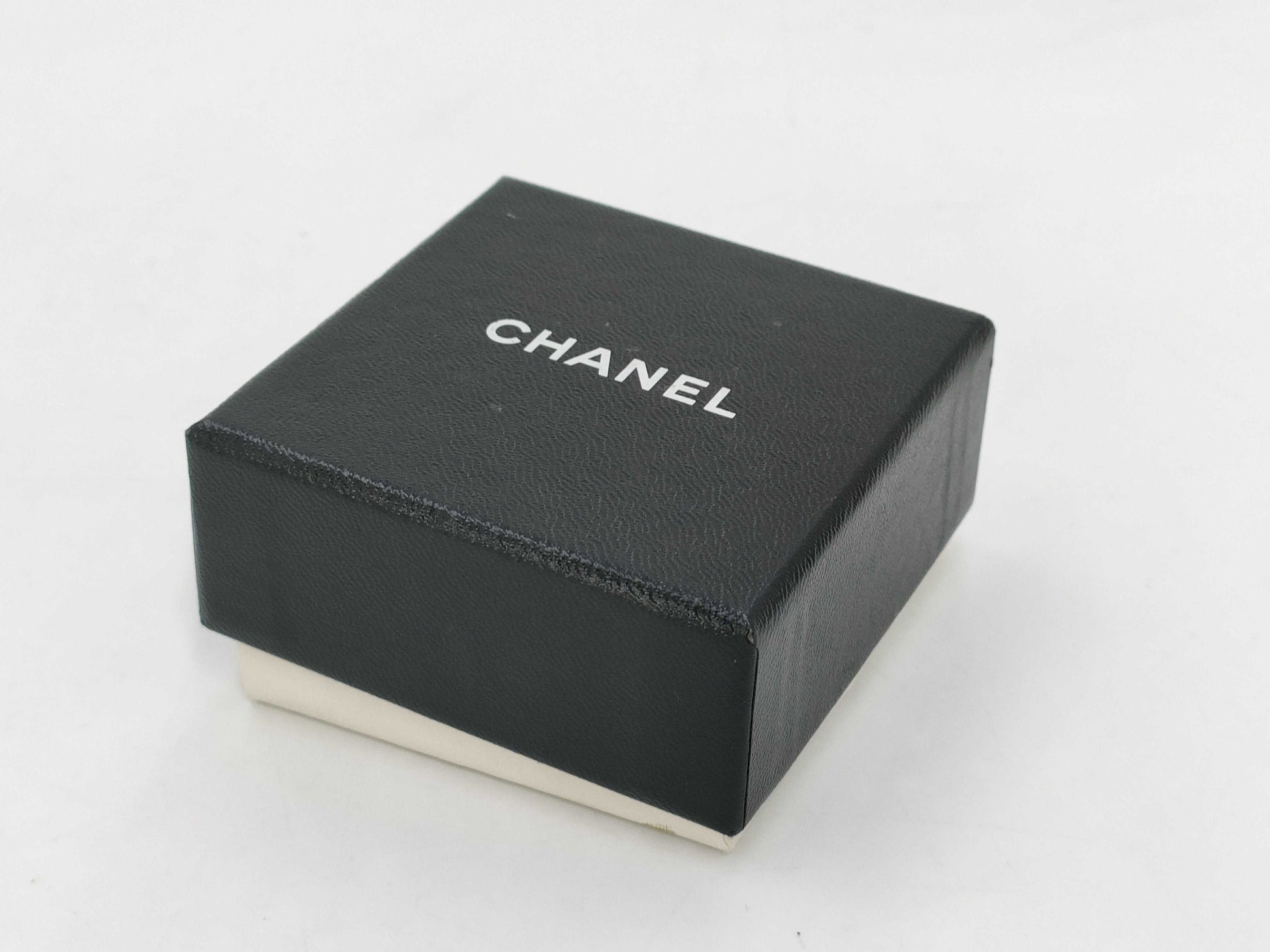 CHANEL Coco Mark Pearl Brooch