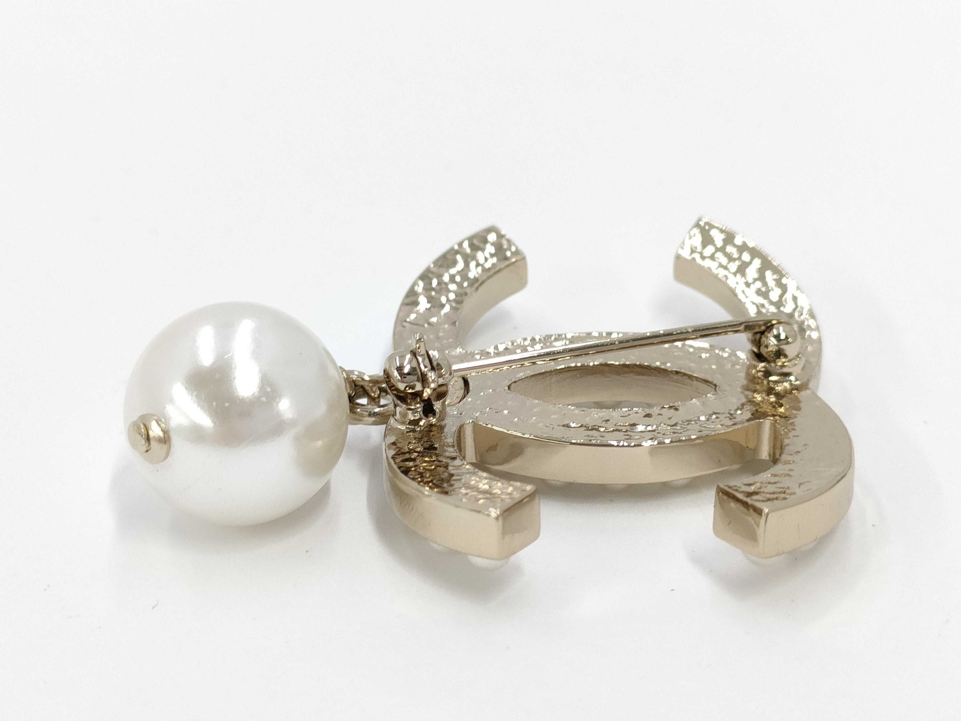 CHANEL Coco Mark Pearl Brooch