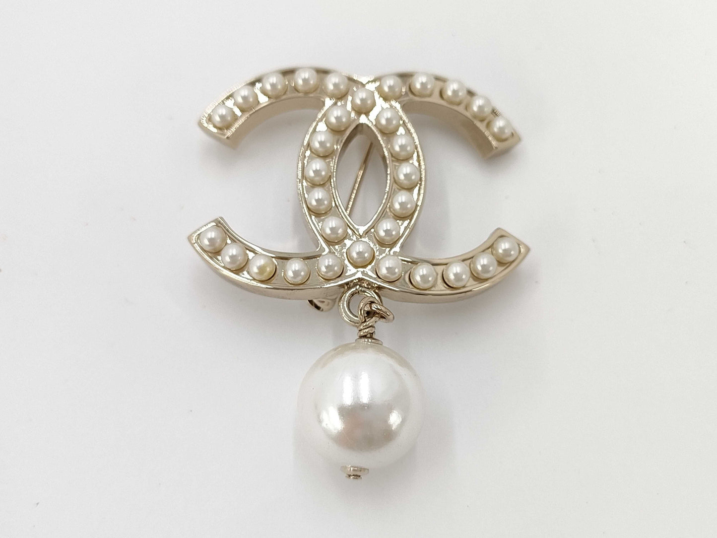 CHANEL Coco Mark Pearl Brooch