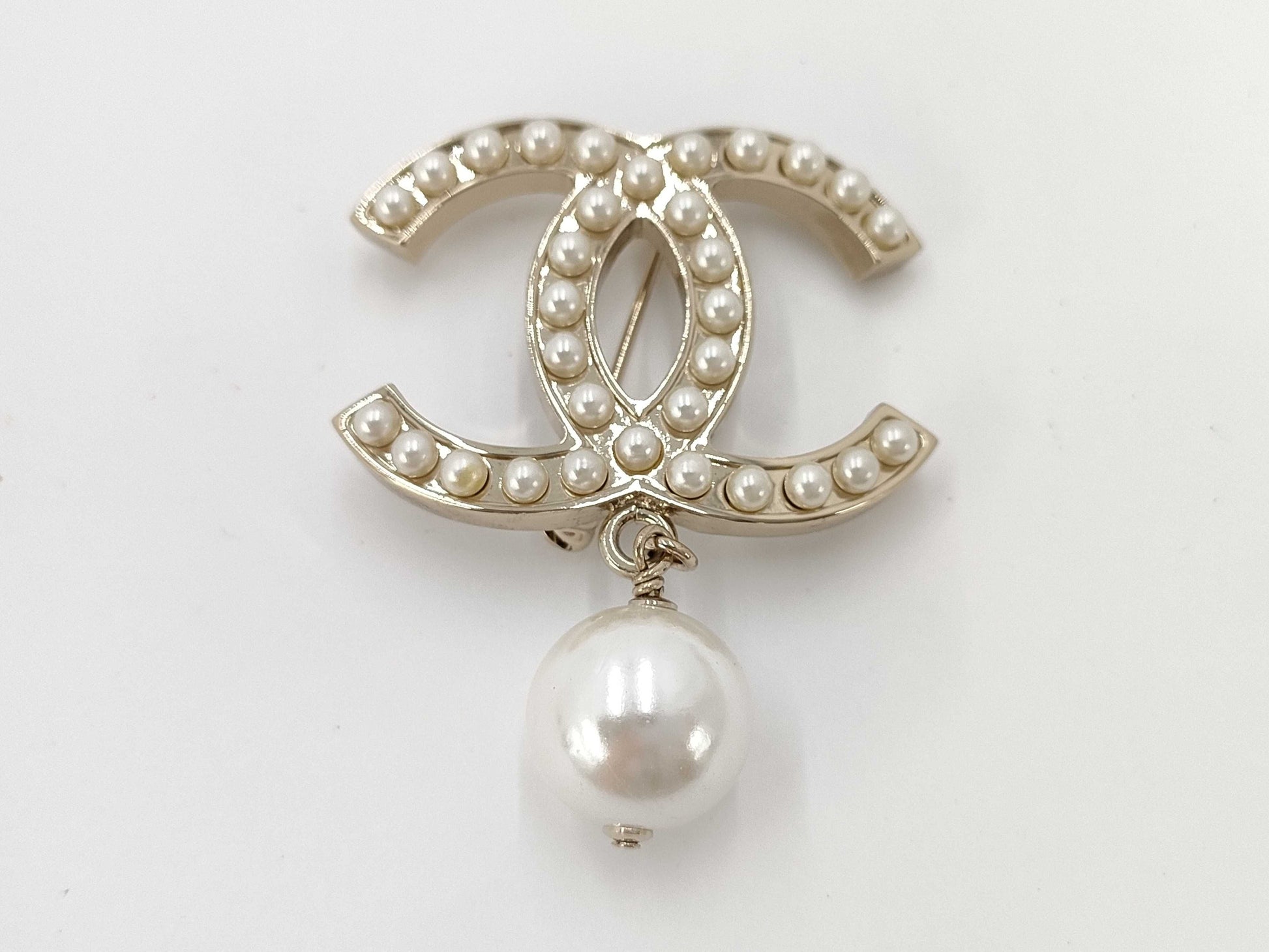 CHANEL Coco Mark Pearl Brooch