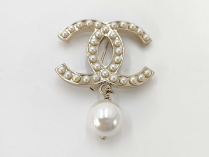 CHANEL Coco Mark Pearl Brooch