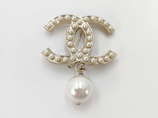 CHANEL Coco Mark Pearl Brooch