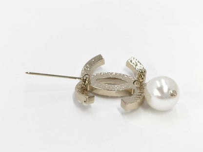 CHANEL Coco Mark Pearl Brooch