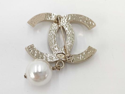 CHANEL Coco Mark Pearl Brooch