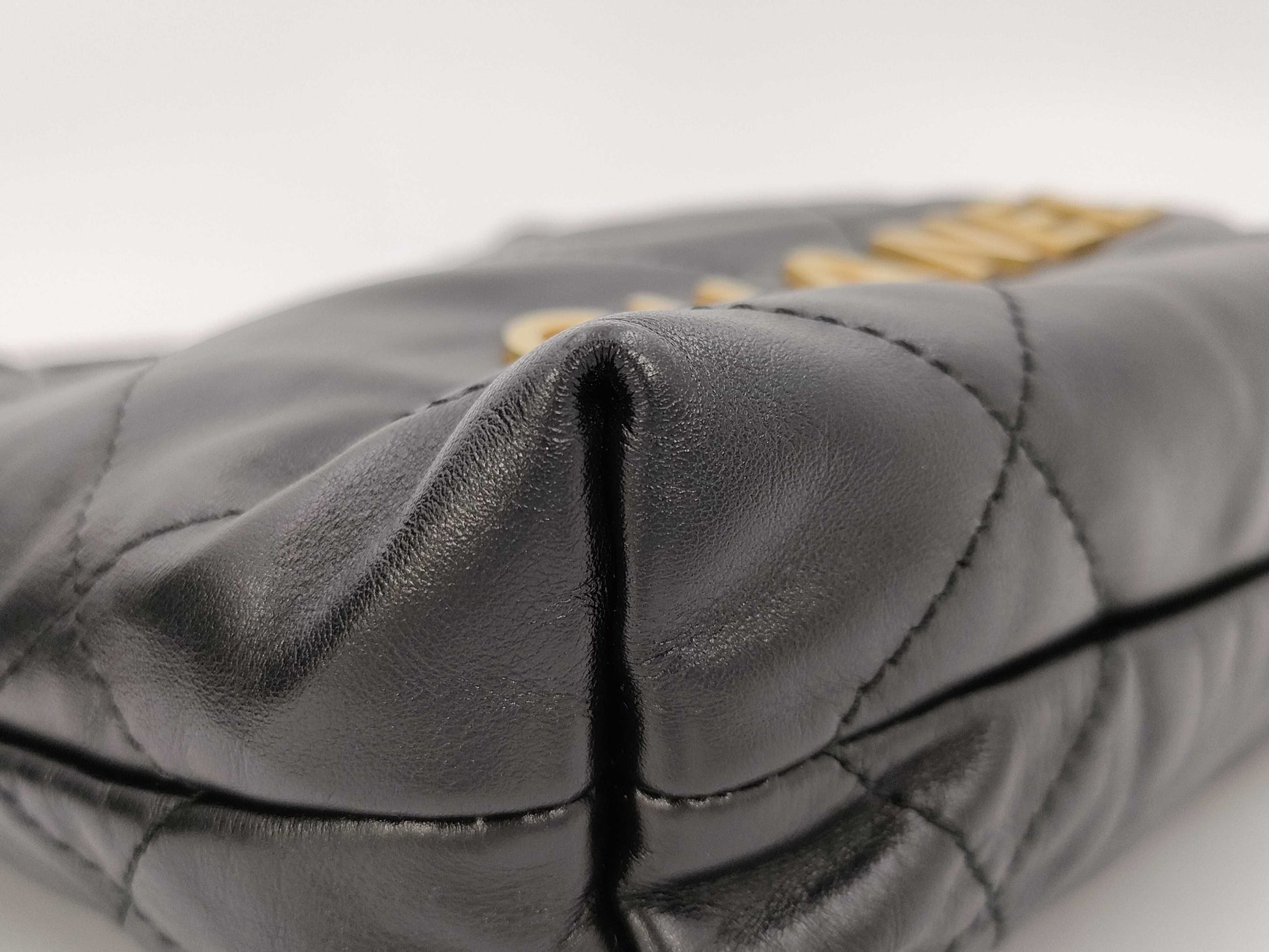 CHANEL CHANEL 22 Shoulder Bag Calfskin Shoulder Bag