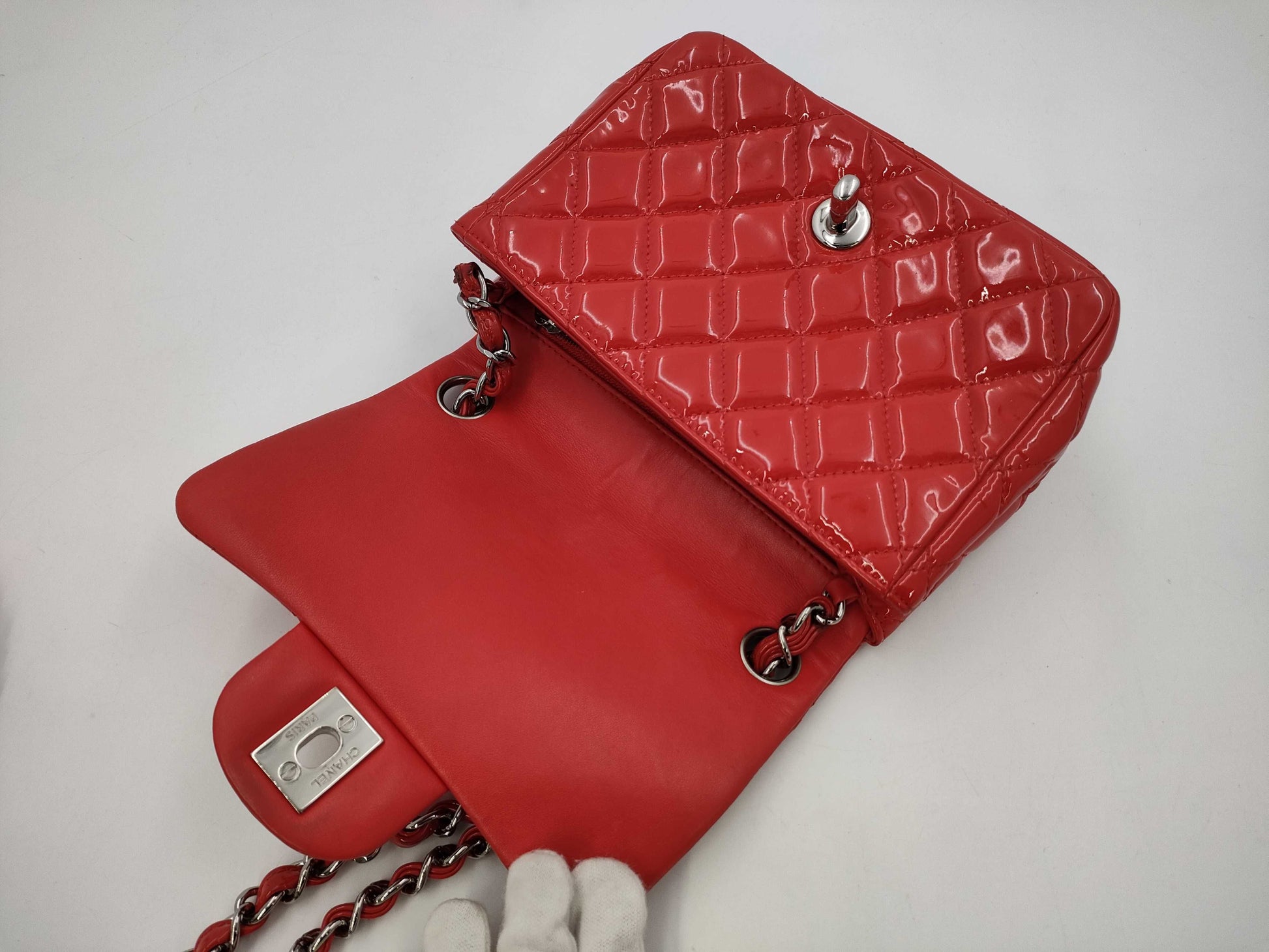 CHANEL CHANEL Mini Matelasse Patent Chain Shoulder Bag
