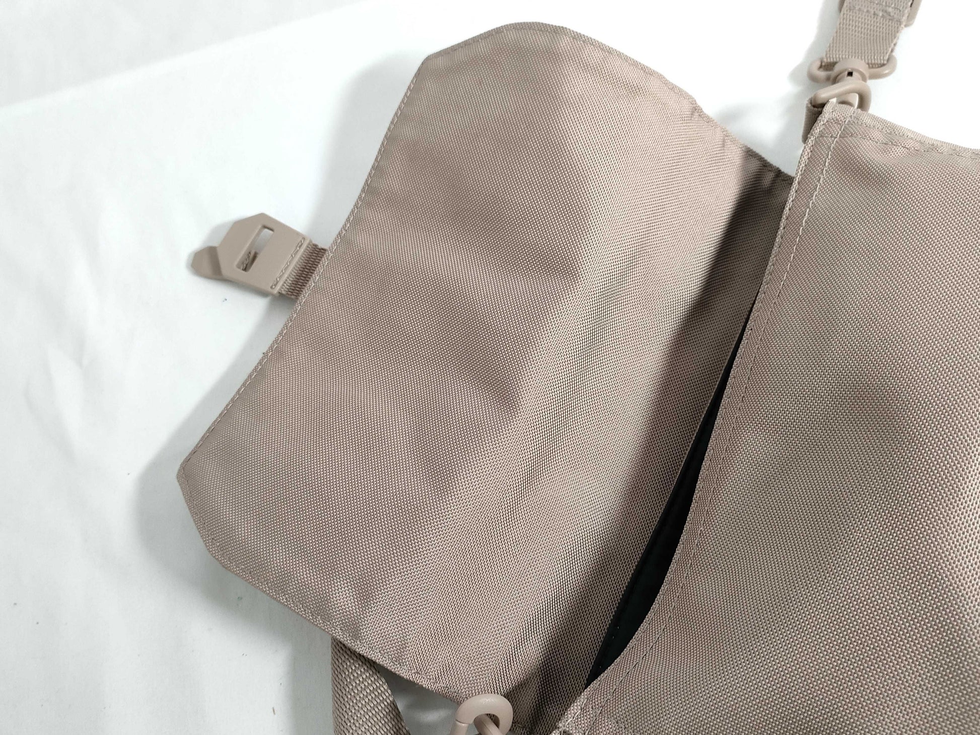 BALENCIAGA Amy Messenger Bag 656106