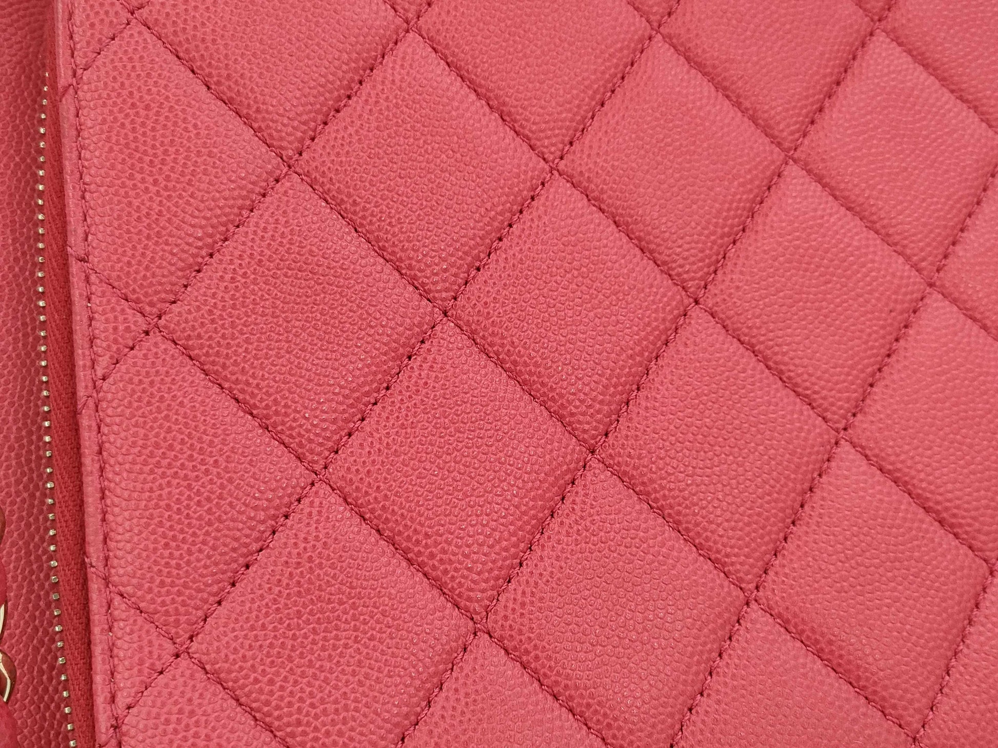 CHANEL CHANEL Business Affinity Red Caviar Leather Shoulder Bag with Gold Hardware