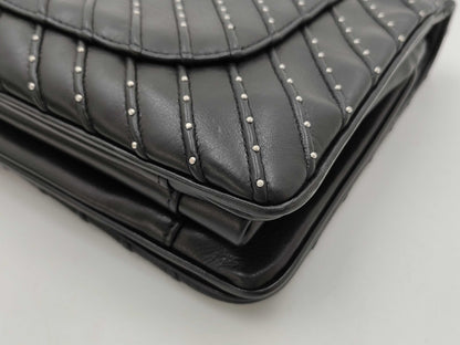 CHANEL CHANEL Chevron Chain Shoulder Bag in Calfskin with Silver Hardware