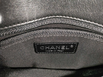 CHANEL CHANEL Chevron Chain Shoulder Bag in Calfskin with Silver Hardware