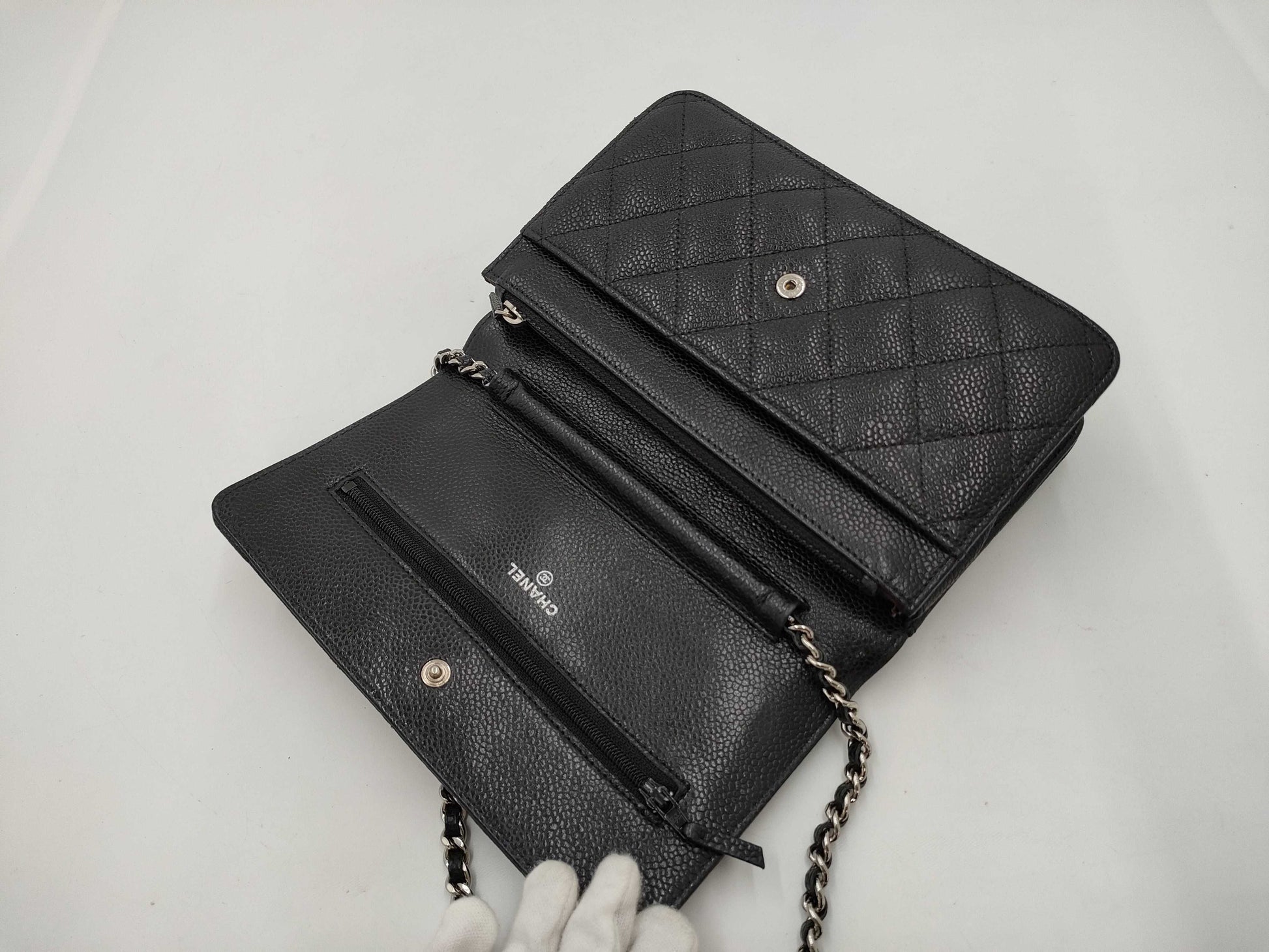 CHANEL Boy Chanel Caviar Skin Matelasse Chain Shoulder Bag No. 21