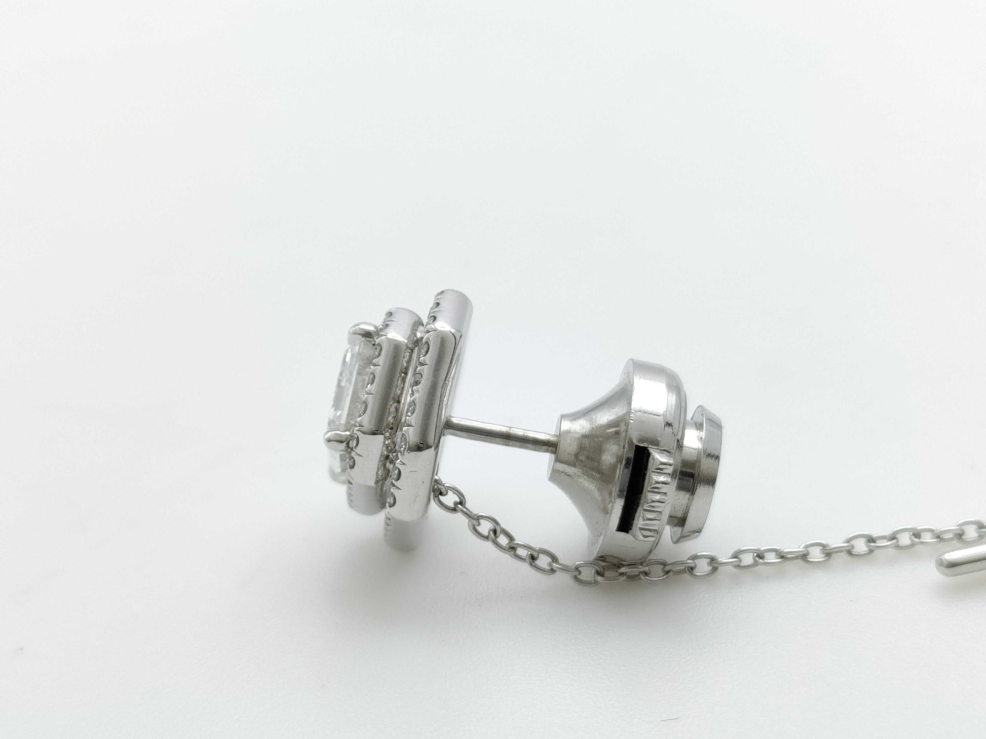 HARRY WINSTON Harry Winston PT950 Pin Brooch with 1.54ct Emerald Cut Diamond, D/VS1, and 3.6g Pavé Diamonds.