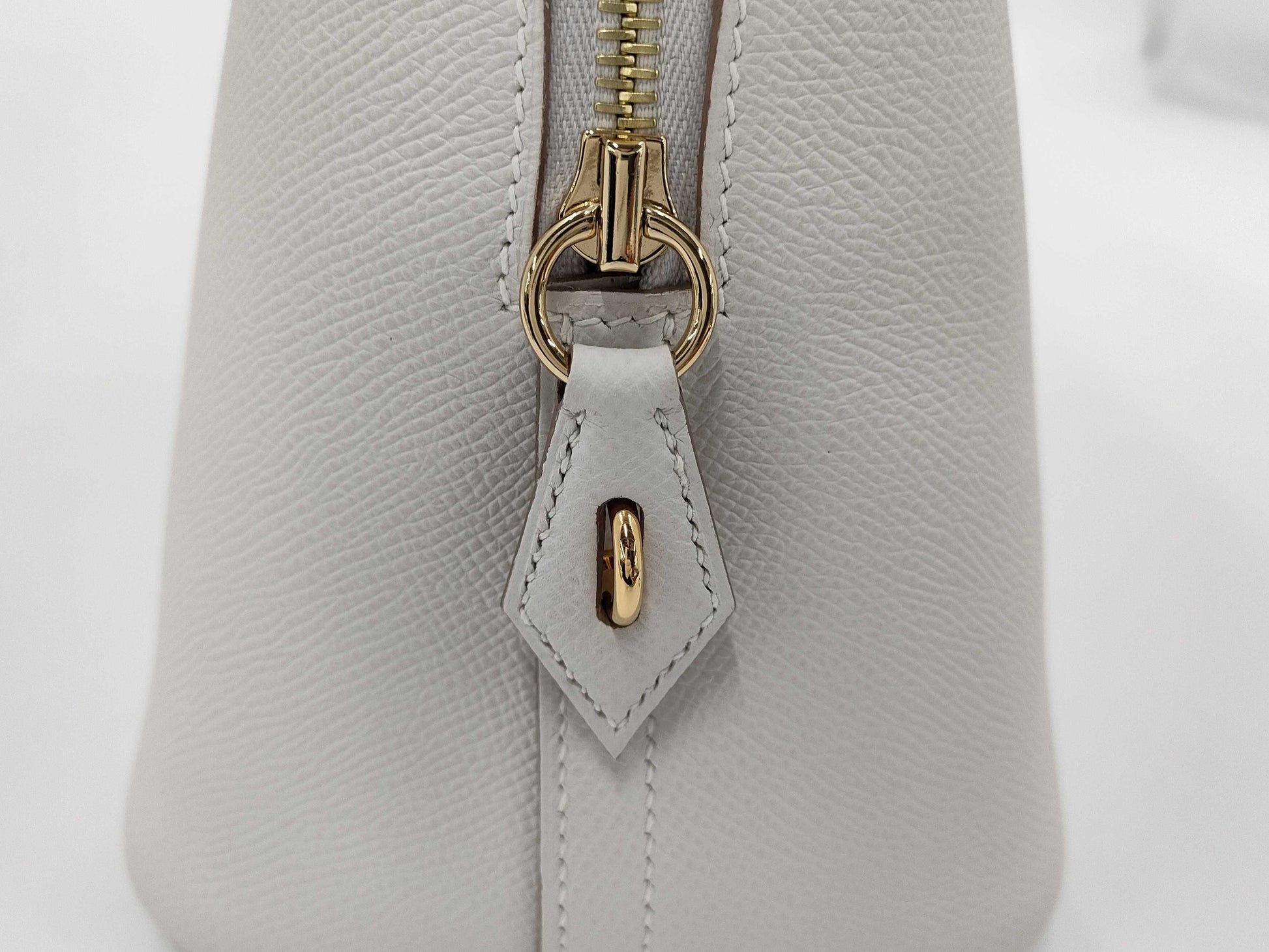 HERMES Bolide 1923 30 B Stamped Epsom Leather 2-Way Bag with New Gris Pearl and Gold Hardware. Suitcase.