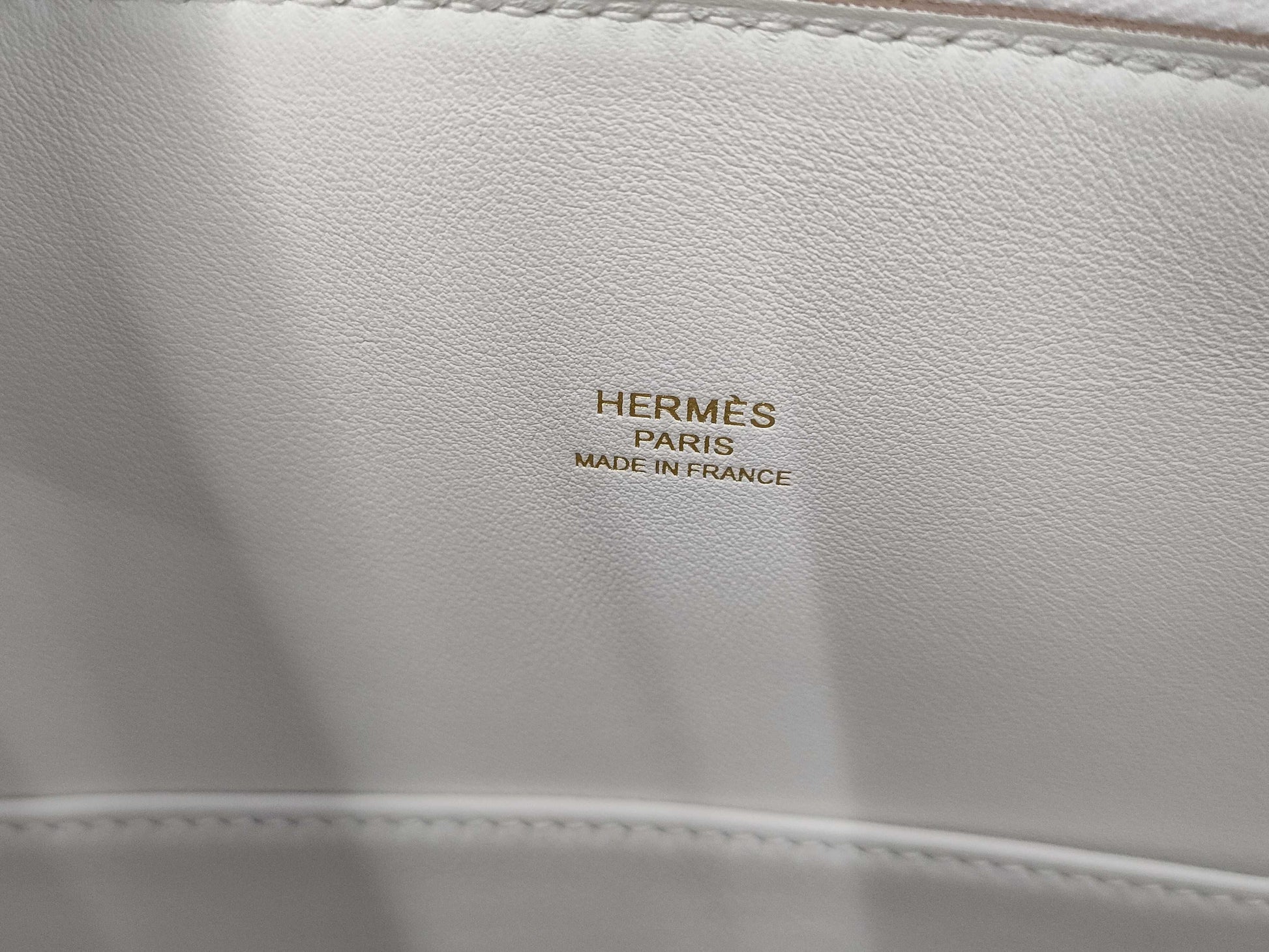 HERMES Bolide 1923 30 B Stamped Epsom Leather 2-Way Bag with New Gris Pearl and Gold Hardware. Suitcase.