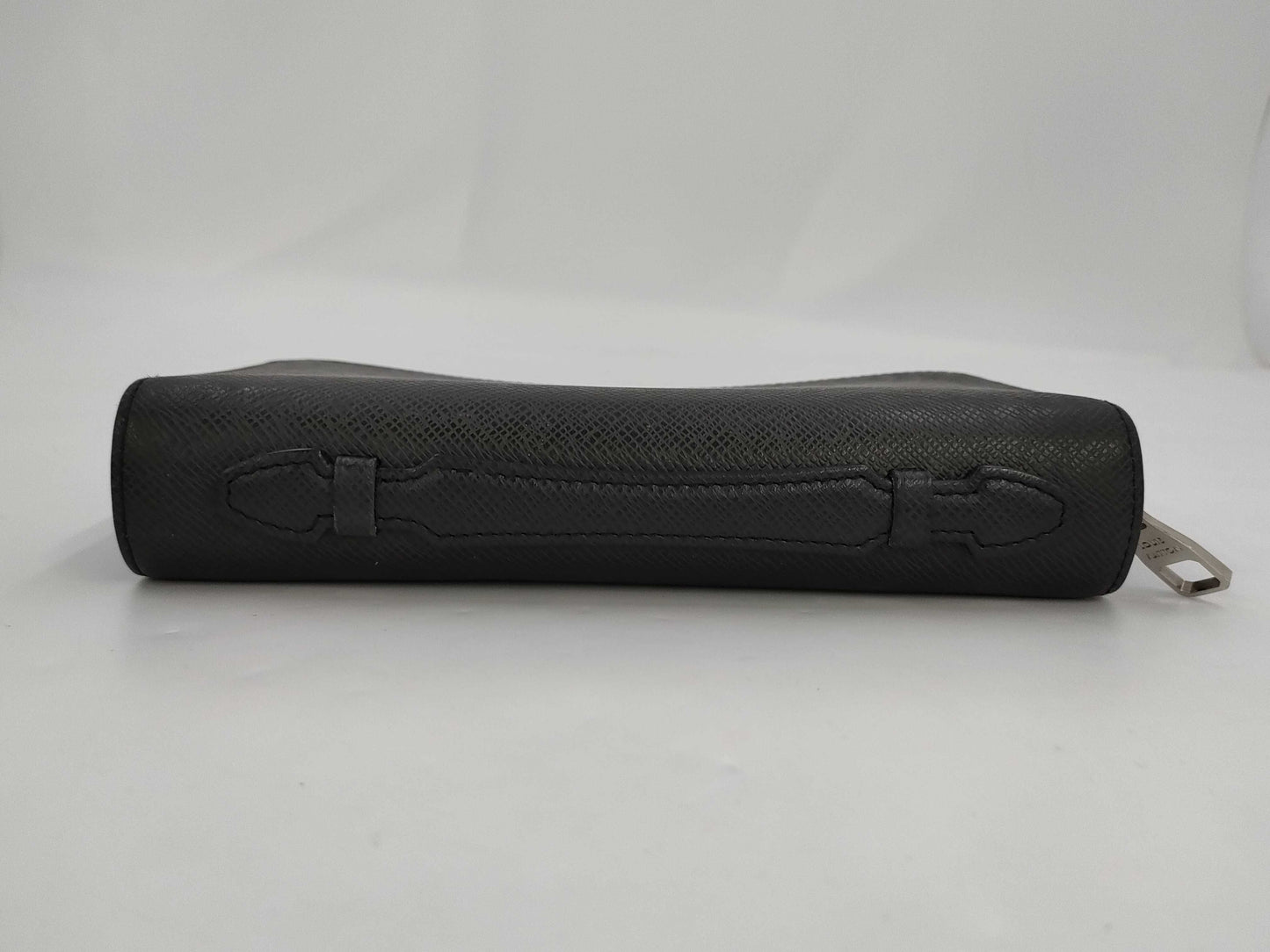 LOUIS VUITTON Taiga Zippy XL Wallet