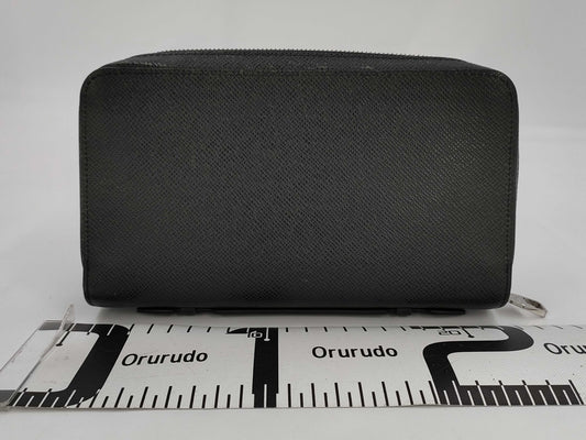 LOUIS VUITTON Taiga Zippy XL Wallet