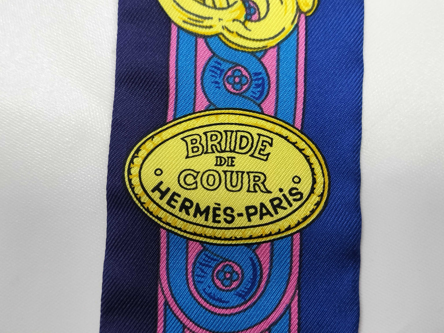 (10462_0056) HERMES Twiley Hermes Twiley BRIDE DE COUR Court Le Blue Indigo/Rose Viff/Gold Scarf