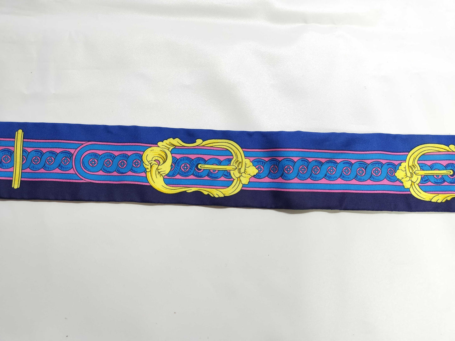 (10462_0056) HERMES Twiley Hermes Twiley BRIDE DE COUR Court Le Blue Indigo/Rose Viff/Gold Scarf