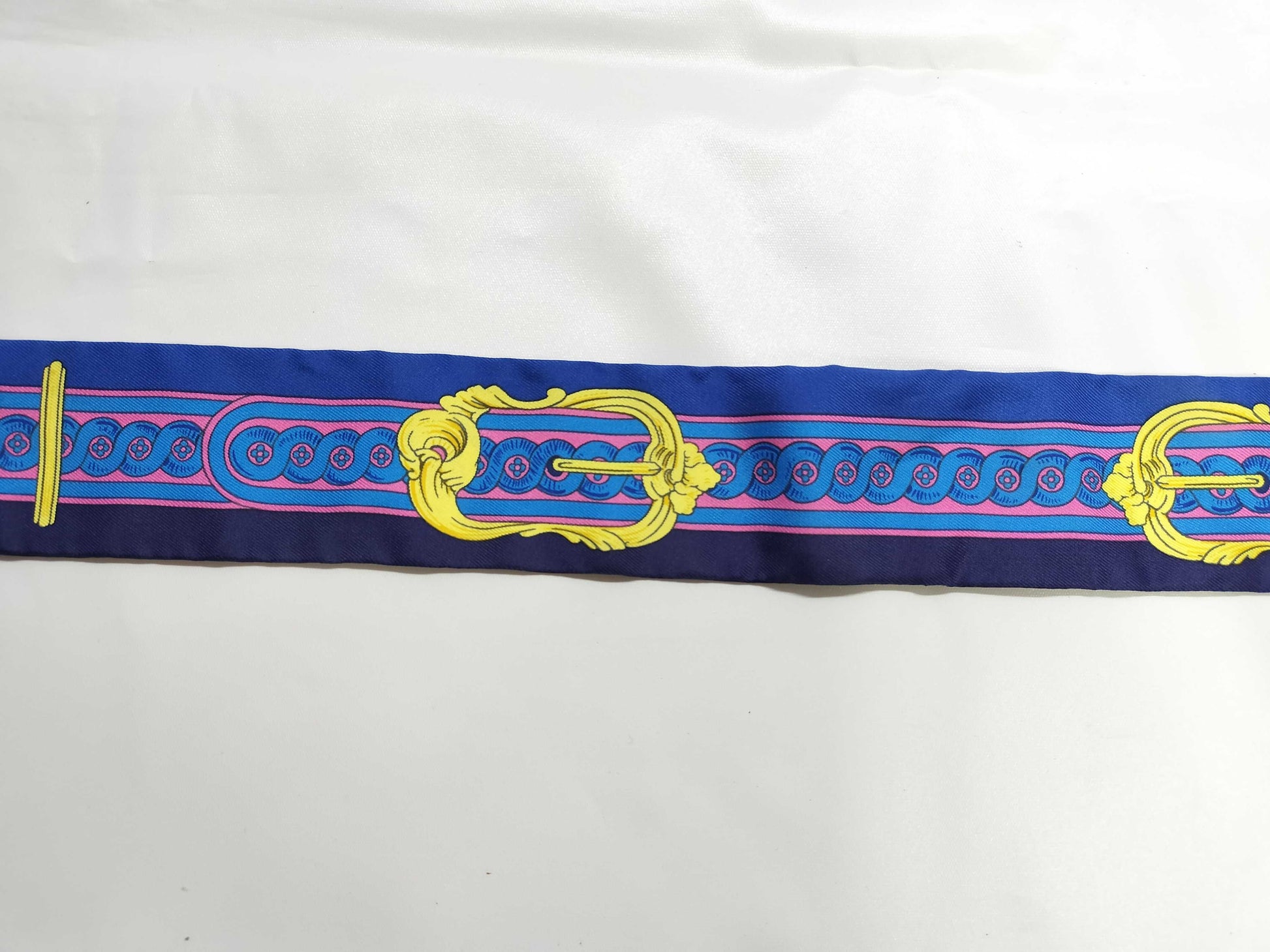 (10462_0056) HERMES Twiley Hermes Twiley BRIDE DE COUR Court Le Blue Indigo/Rose Viff/Gold Scarf