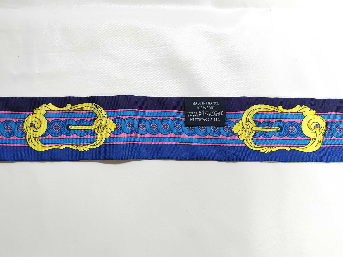 (10462_0056) HERMES Twiley Hermes Twiley BRIDE DE COUR Court Le Blue Indigo/Rose Viff/Gold Scarf