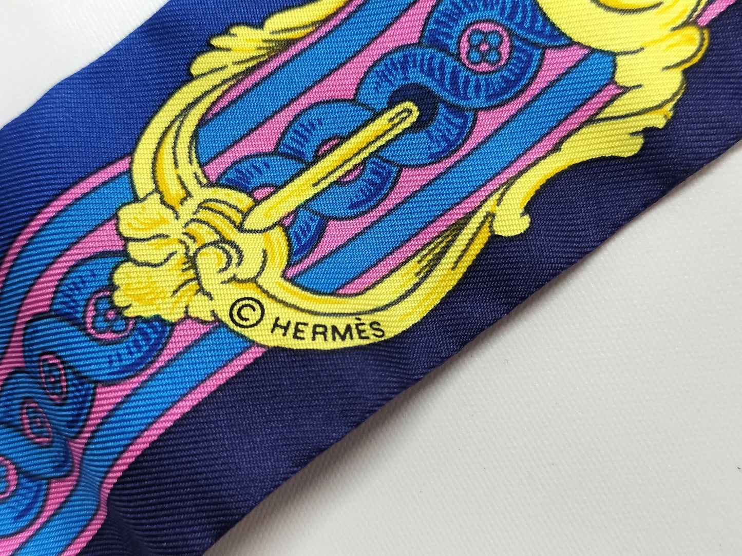 (10462_0056) HERMES Twiley Hermes Twiley BRIDE DE COUR Court Le Blue Indigo/Rose Viff/Gold Scarf