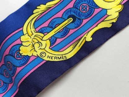 (10462_0056) HERMES Twiley Hermes Twiley BRIDE DE COUR Court Le Blue Indigo/Rose Viff/Gold Scarf
