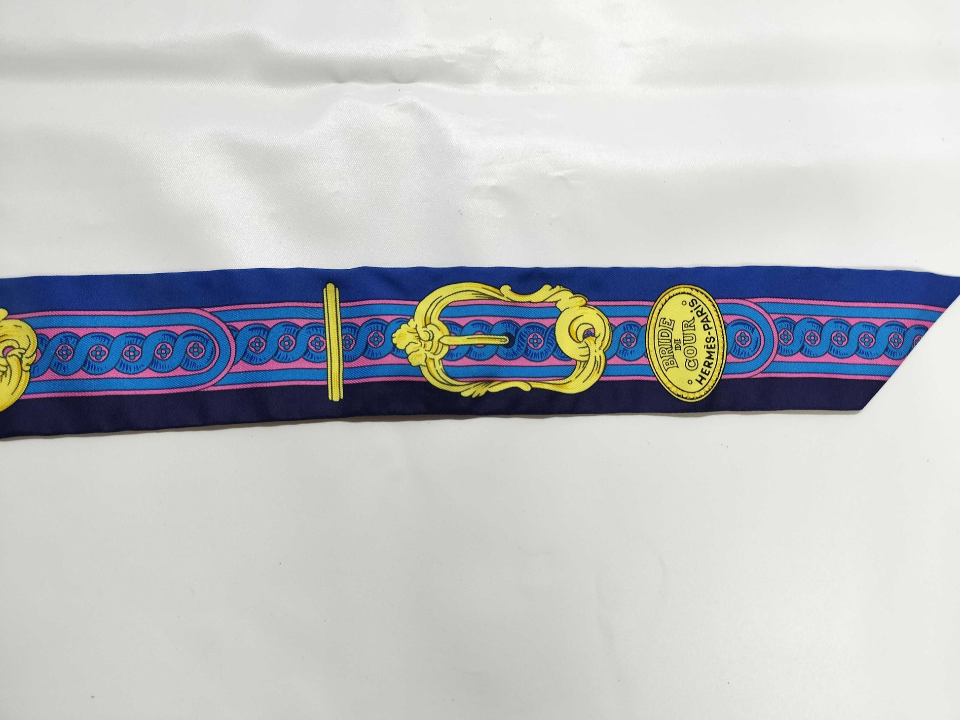(10462_0056) HERMES Twiley Hermes Twiley BRIDE DE COUR Court Le Blue Indigo/Rose Viff/Gold Scarf