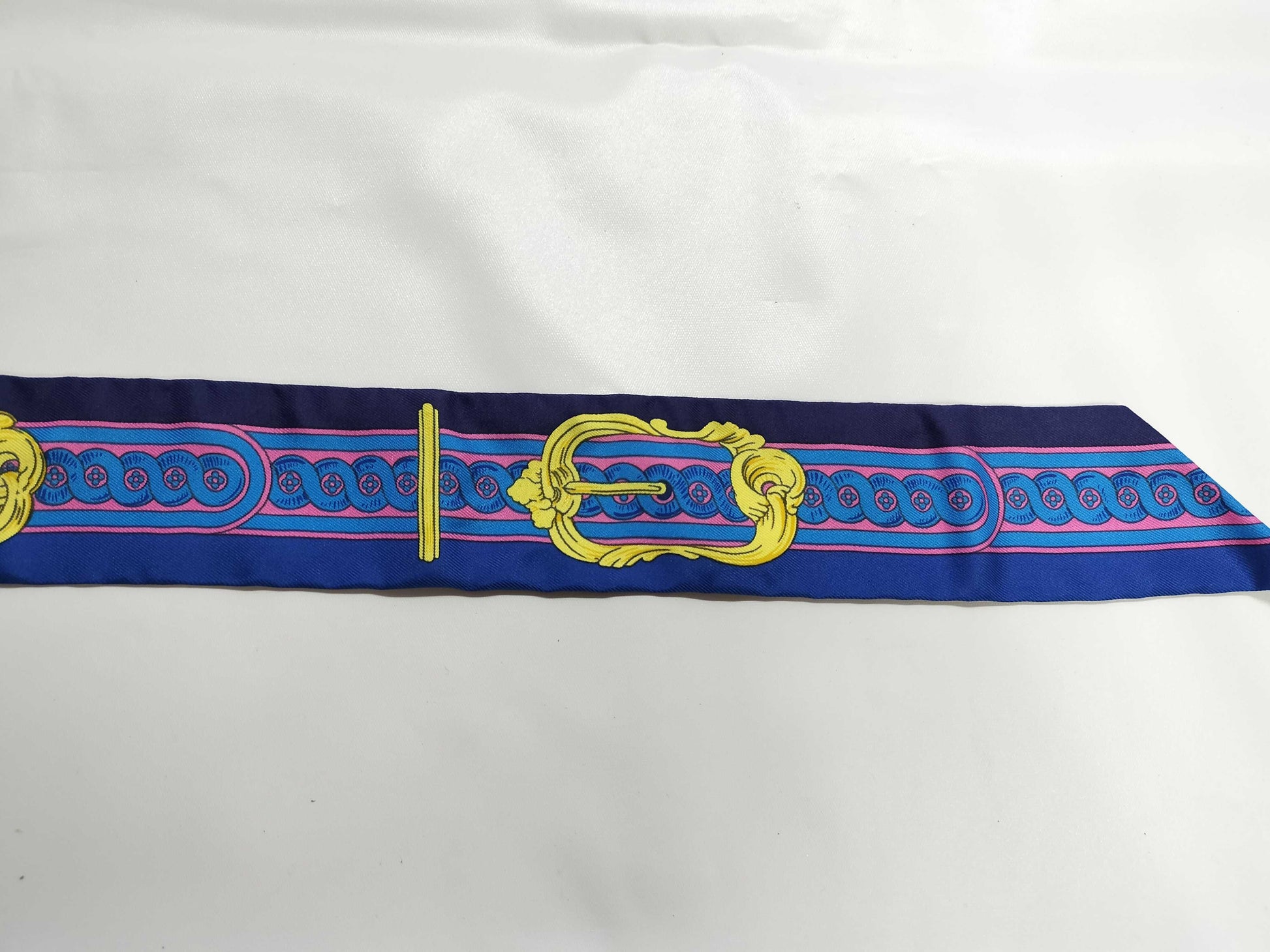 (10462_0056) HERMES Twiley Hermes Twiley BRIDE DE COUR Court Le Blue Indigo/Rose Viff/Gold Scarf