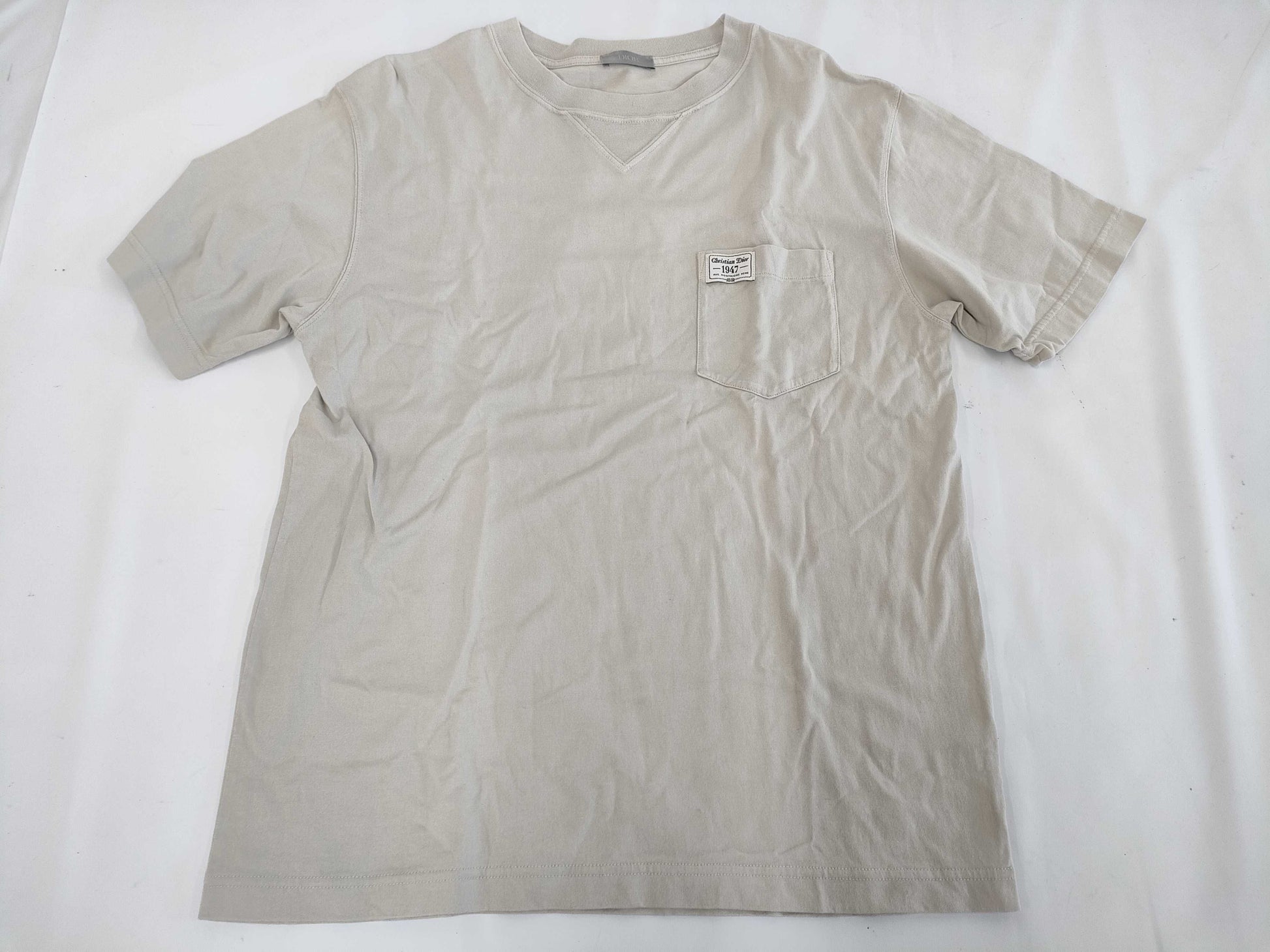 (10462_0346) Dior Dior 1947 Logo Embroidered Pocket T-Shirt 243J634B0677 Light Grey Size XS T-Shirt