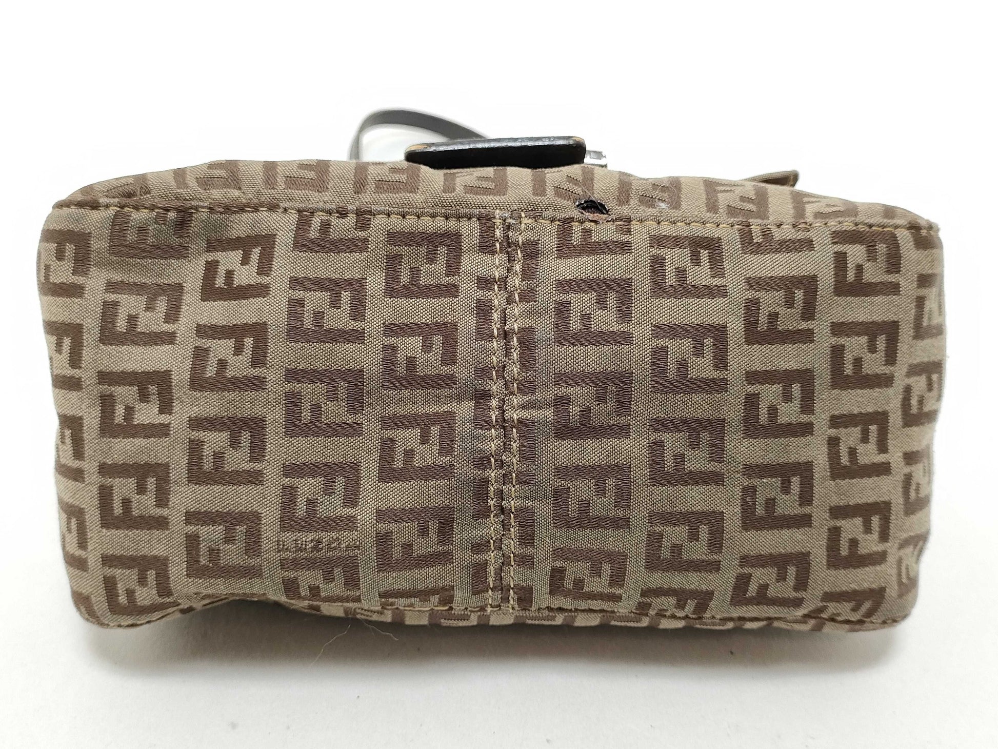 (10460_0254) FENDI Mamma Fendi Mamma Bucket Pouch